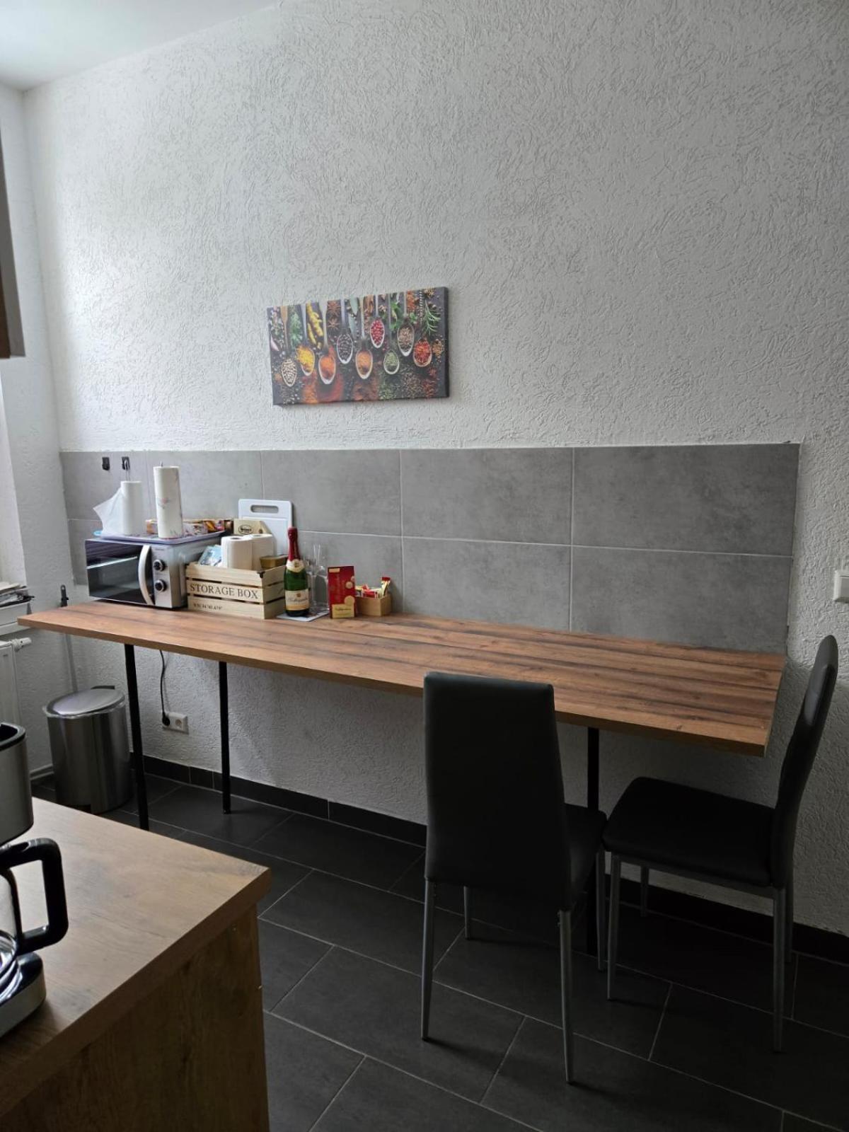 Ferienwohnung Am Bahnhof Bernburg Bagian luar foto